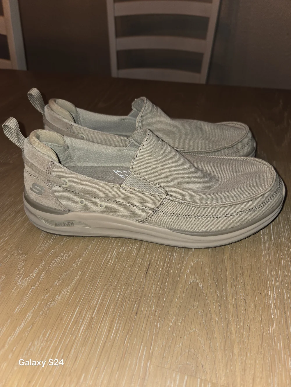 Skechers Air Cooled Arch Fit Men’s 8.5 Slip-On Casual Shoes in Beige